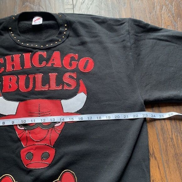 VTG Jerzees pullover size L hand painted Chicago Bulls one of a kind - Picture 12 of 13